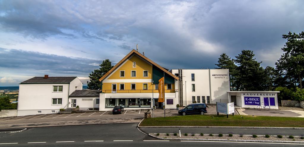 Amethysthotel Mantler Maissau Exteriör bild